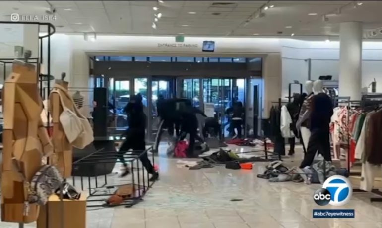 Shocking mob-style smash-and-grab robbery at Nordstrom caught on camera